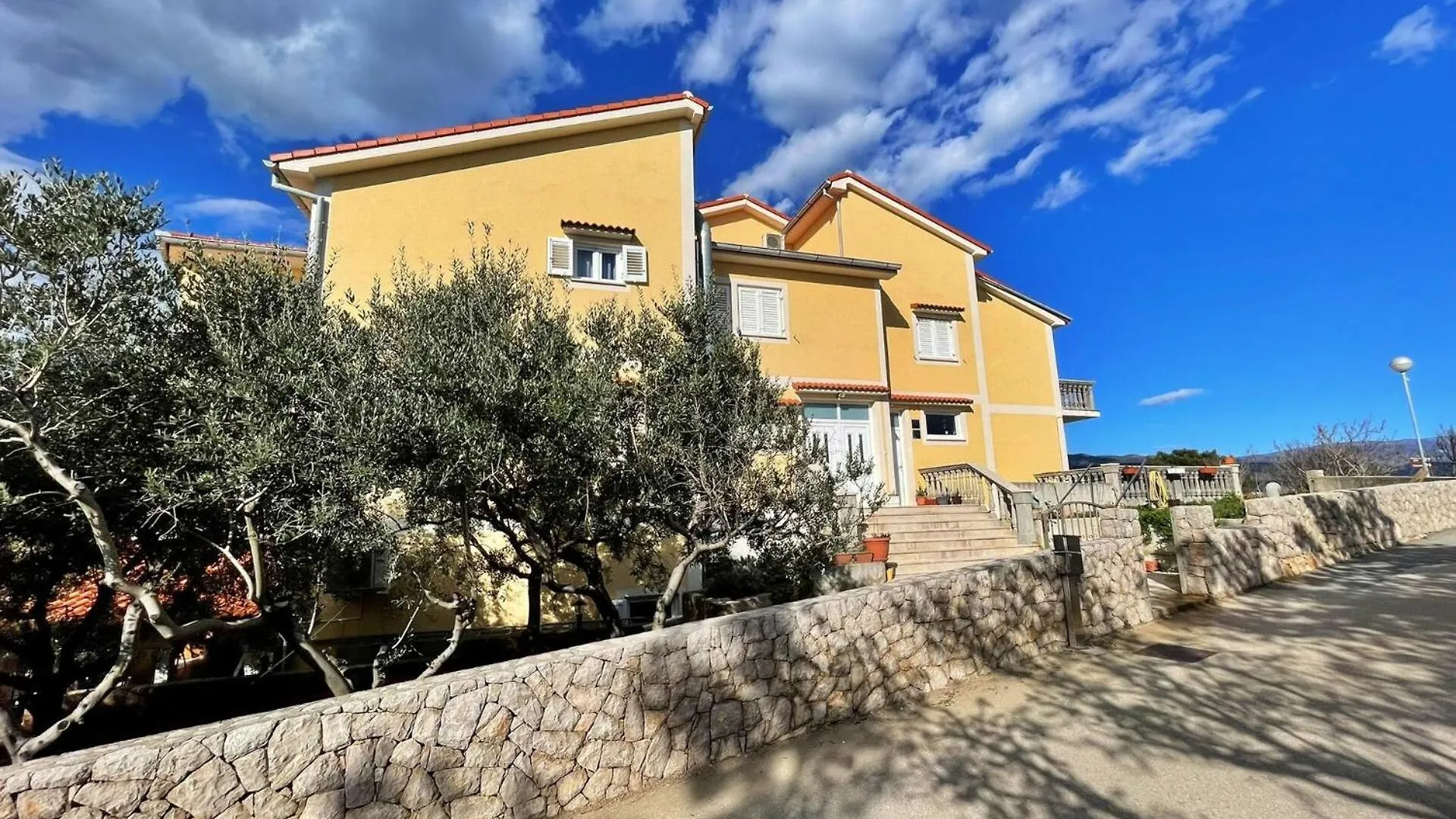 Apartments Neptun Silo  3*, Silo (Krk) Croatia
