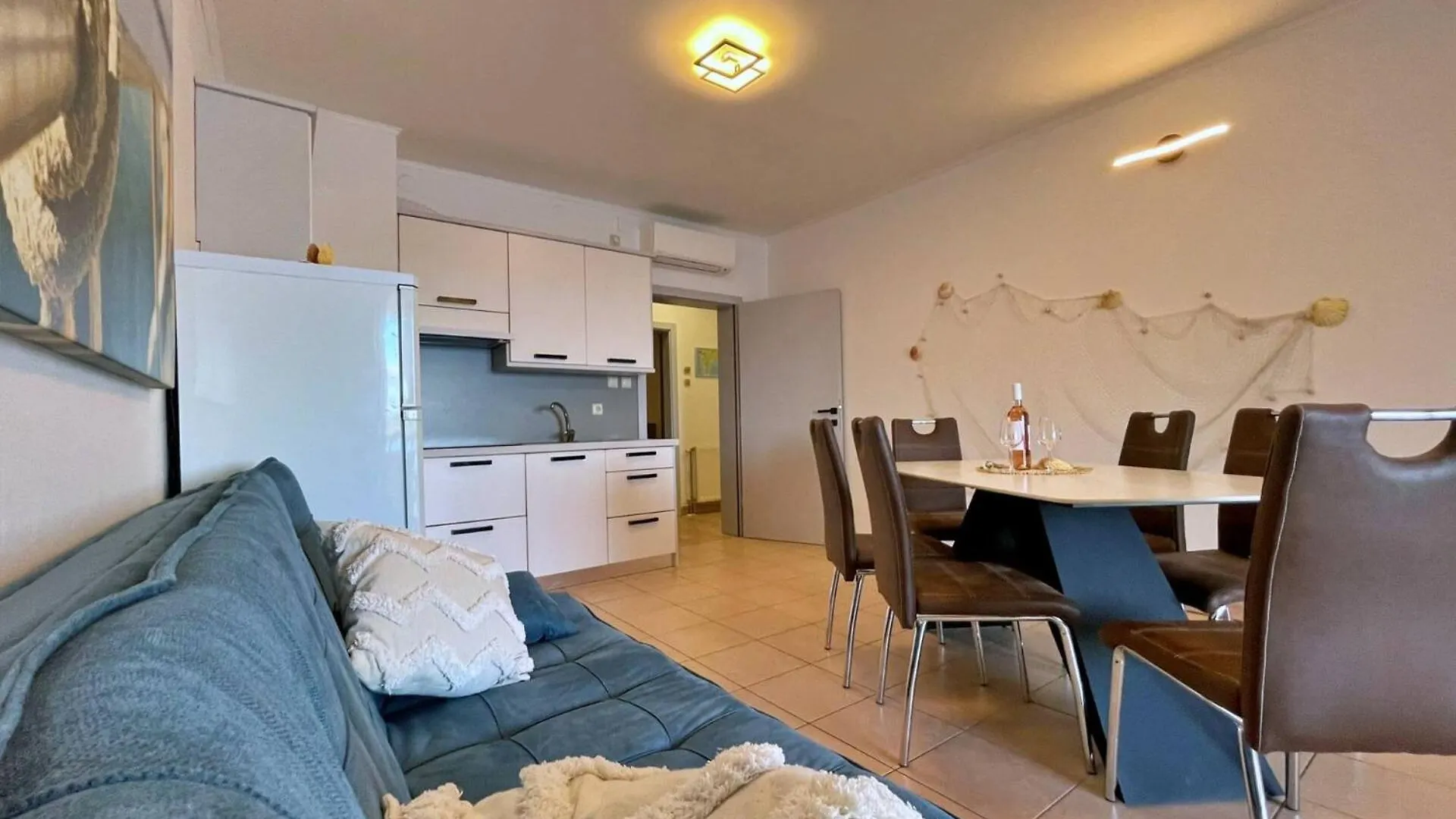 Apartments Neptun シロ ゲストハウス